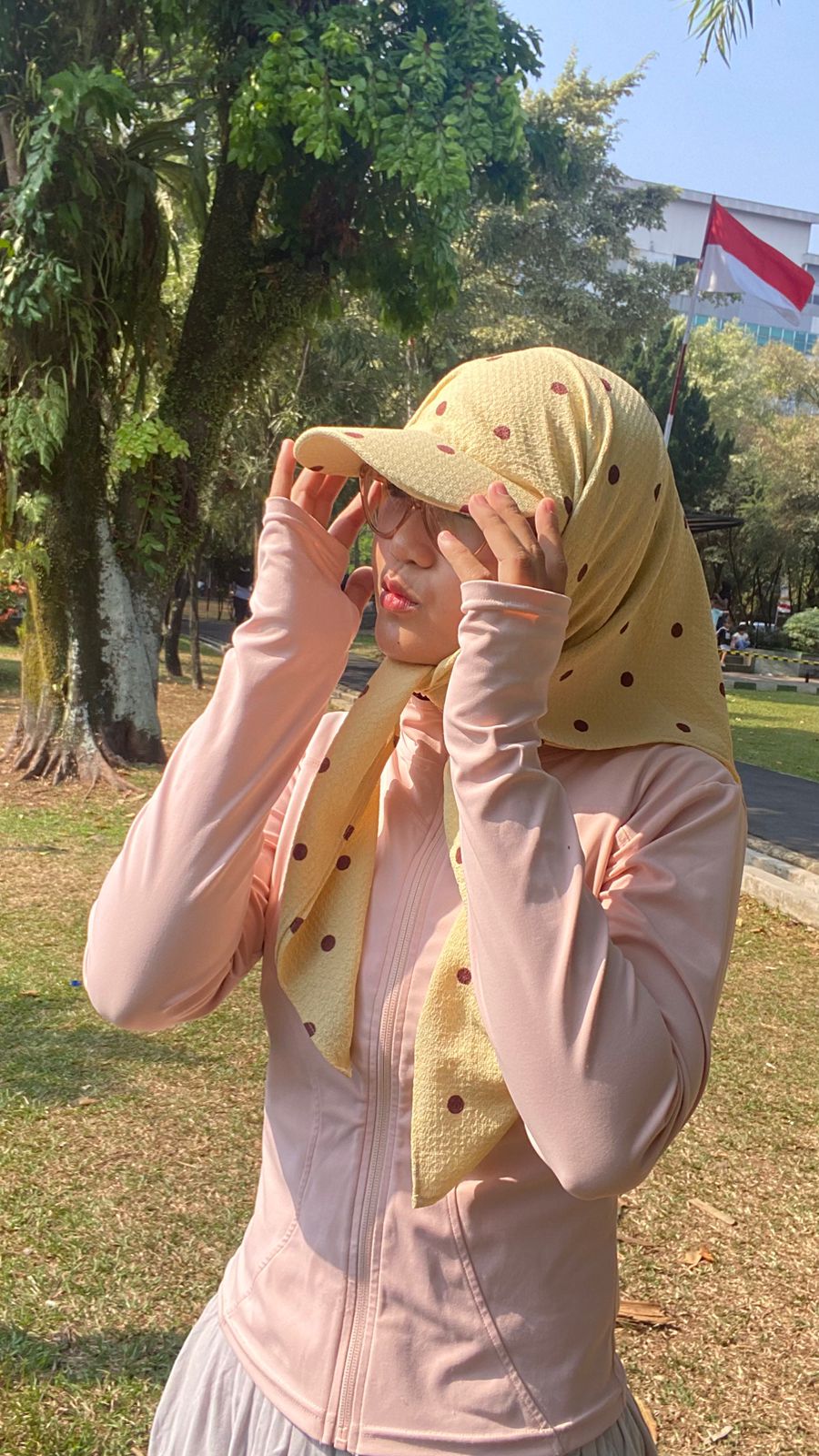 Polca-Looca Scraft Hat - 1